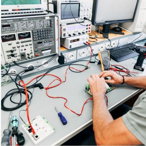 AK-FUNKTECHNIK-INDIVIDUELLE-FERTIGUNG-LOESUNGEN